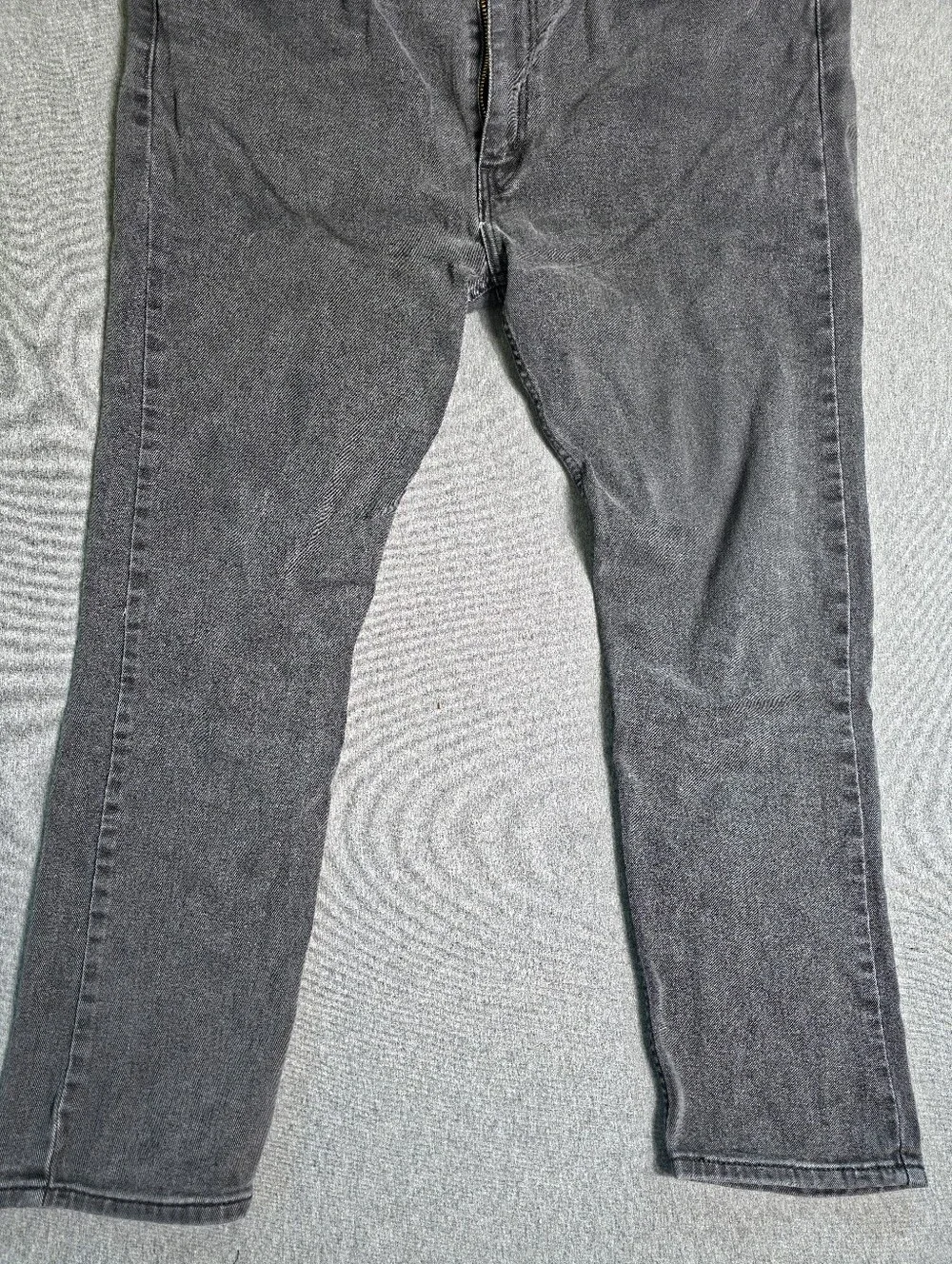 Men's Black Straight-Leg Jeans Levis 502 Straight.
